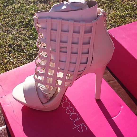 Heels - Picture 1 of 2